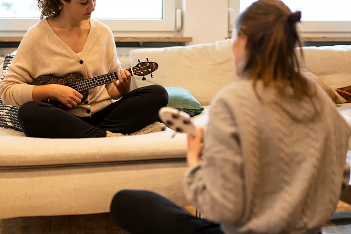 Ukulele Öğrenmek Gerçekten Kolay mı? Yeni Başlayanlar İçin Şeffaf Rehber