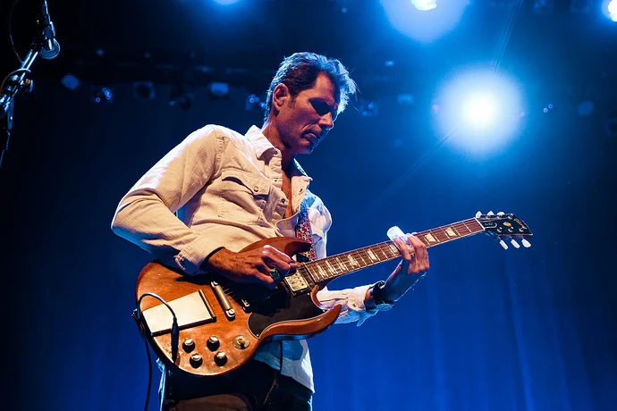 Sahne Performansı İçin Kablosuz Gitar Sistemi Rehberi ve Öneriler