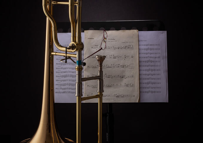 Bakır Üflemelilerin Güçlü Sesi: Trombonun Yapısı, Tarihi ve Seçim Rehberi