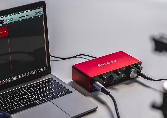 Hibrit Müzik Prodüksiyon Sistemleri: Analog Donanımların Dijital İş Akışına Entegrasyonu