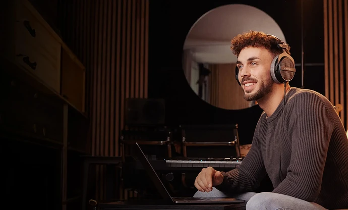Müzik Prodüksiyonunda Bakış Açısı Kazanmak: Referans Parça Kullanımı