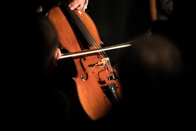 Çellonun Akustik Sırrı: Çello Neden İnsan Sesine En Yakın Enstrüman Olarak Bilinir?