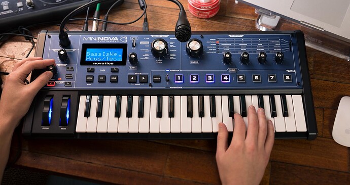 Elektrikten Melodiye: Synthesizer'ın Müzik Prodüksiyonundaki Dönüştürücü Gücü