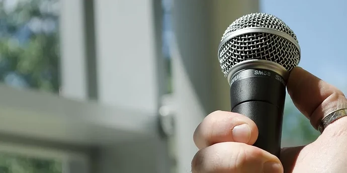 Vokal Kayıtlarında Mikrofon Pozisyonlama: Teknik Yaklaşım ve Uygulama Rehberi