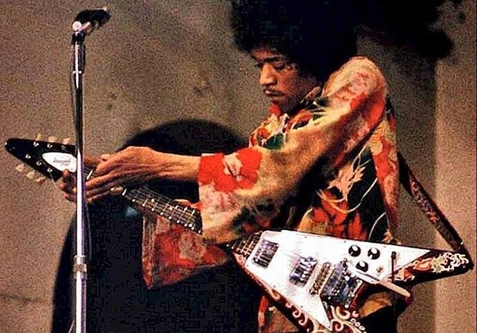 Jimi Hendrix ve Elektro Gitarın Dönüşümü: Teknik Açıklar ve Tınısal Yenilikler