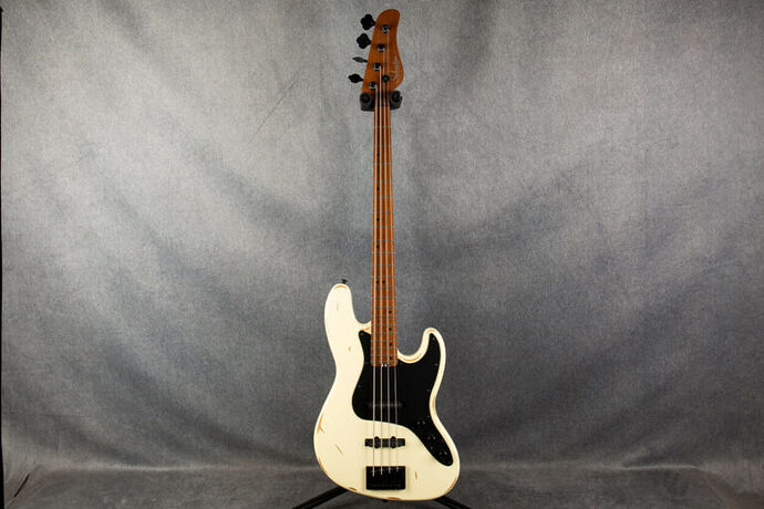 schecter-j-4-sixx-doremusic-nikki-768x512