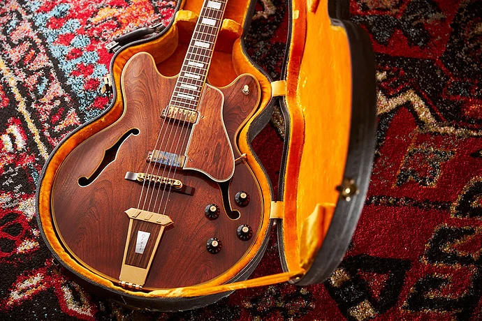 Müziğin İmzası: Enstrüman Kişiselleştirme ve Estetik Dokunuşlar